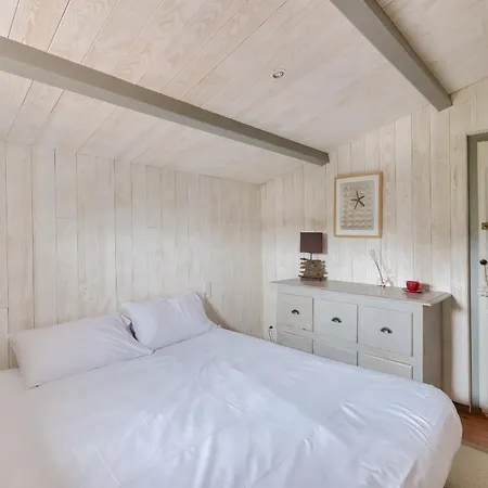 - 10 Personnes - 800m Du Centre * La Flotte