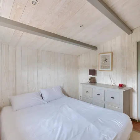 - 10 Personnes - 800m Du Centre