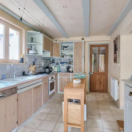 Maison Familiale A 800 M Du Centre - 6 Adt 4 Enf