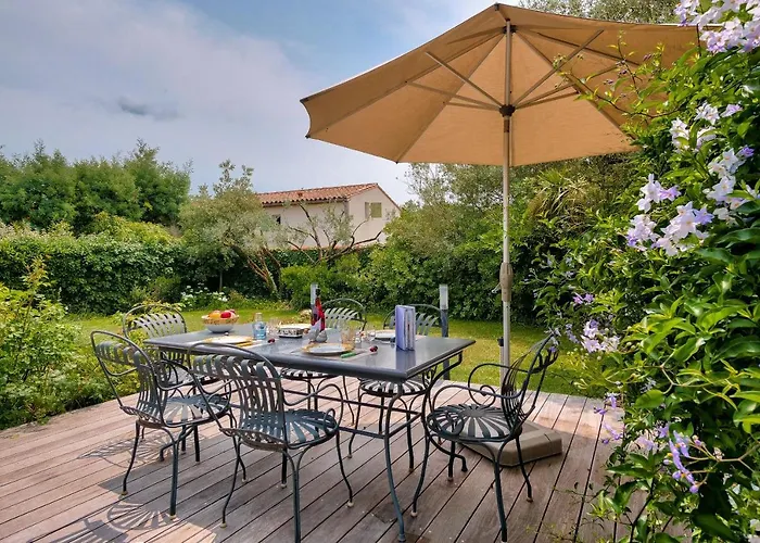 - 10 Personnes - 800m Du Centre La Flotte