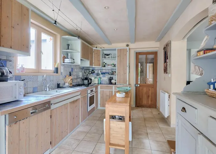 - 10 Personnes - 800m Du Centre