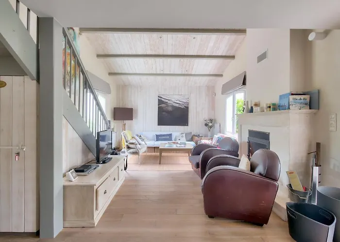 - 10 Personnes - 800m Du Centre La Flotte