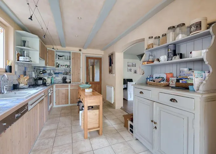 - 10 Personnes - 800m Du Centre * La Flotte