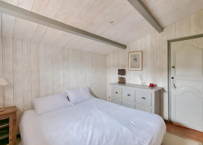 - 10 Personnes - 800m Du Centre * La Flotte